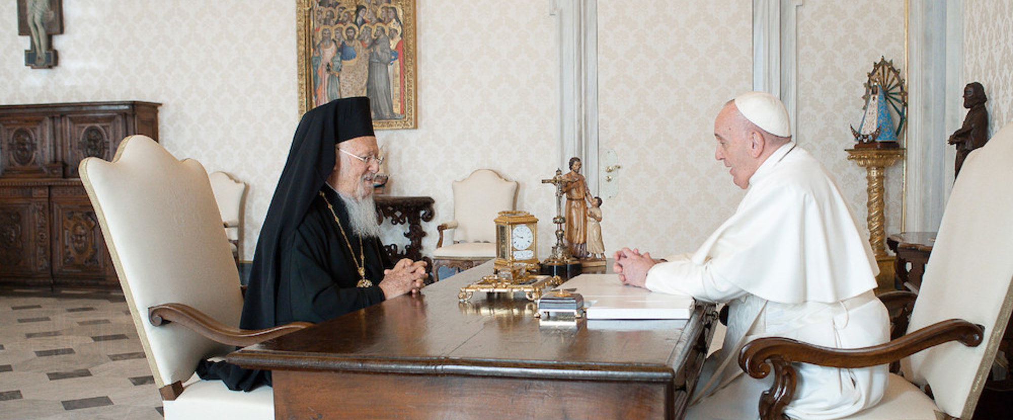 Bartholomaios I., griechisch-orthodoxer Ökumenischer Patriarch von Konstantinopel, und Papst Franziskus am 22. Oktober 2020 im Vatikan.