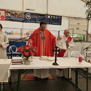 Gottesdienst im Festzelt
