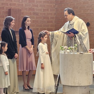 Taufe durch Pater Kuruvila