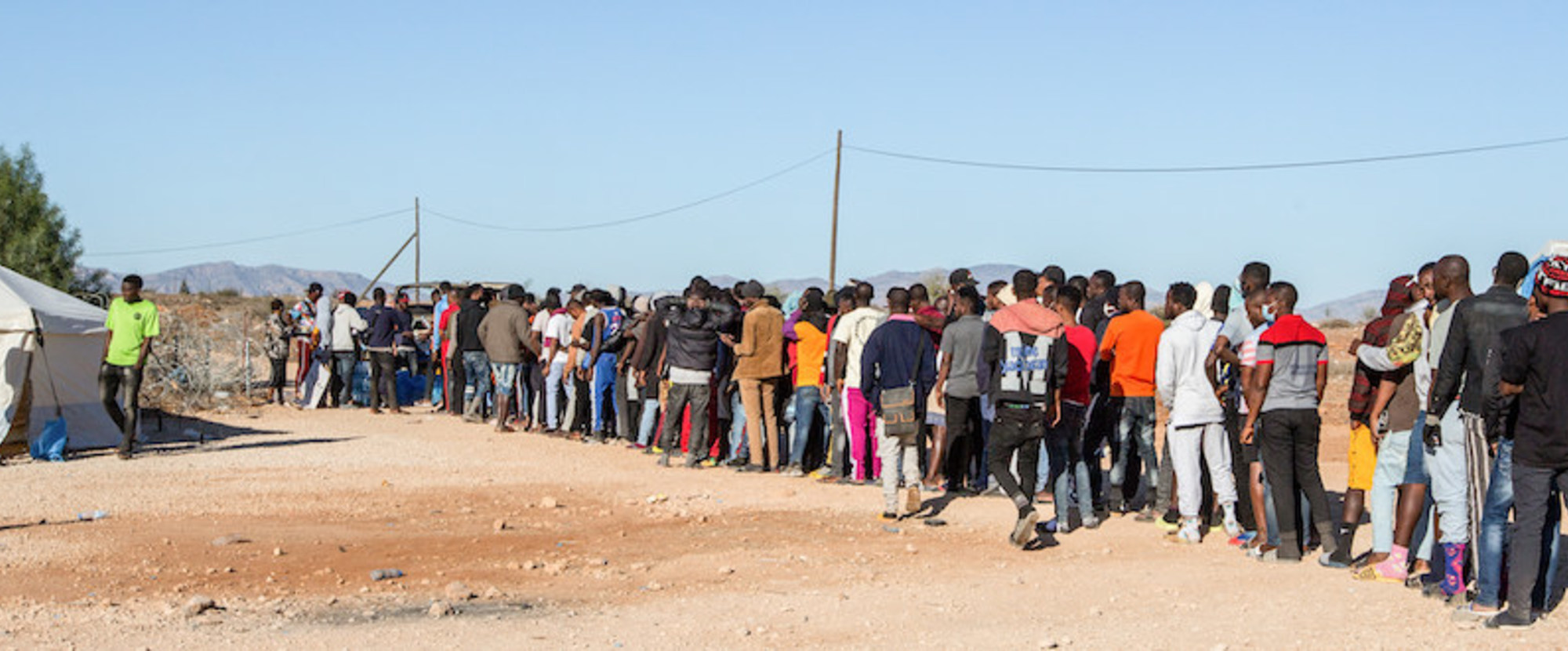 Schlange an der Essensausgabe am Erstaufnahmelager Pournara für Flüchtlinge und Migranten am 11. November 2021 in Kokkinotrimithia (Zypern).