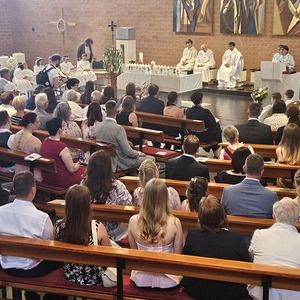 Kirchenraum gut gefüllt