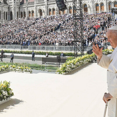 Papst Franziskus bei einem Open-Air Gottesdienst am 30. April 2023 auf dem Kossuth-Lajos-Platz in Budapest (Ungarn).