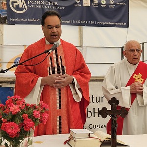 Gottesdienst im Festzelt