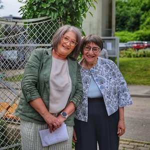 v.l. Religionslehrerin Barbara Klawatsch und Pfarrkuratorin Gerti Ankerl