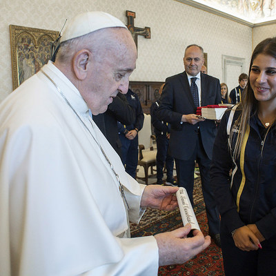Papst Franziskus empfängt am 29. Mai 2021 im Vatikan die Mannschaft der Atletica Vaticana, die an den 'Spielen der kleinen Staaten von Europa' in San Marino teilnimmt.
