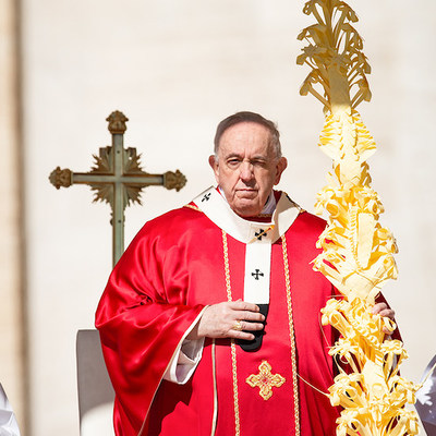 Papst Franziskus feiert die Heilige Messe am Palmsonntag am 10. April 2022 im Vatikan.