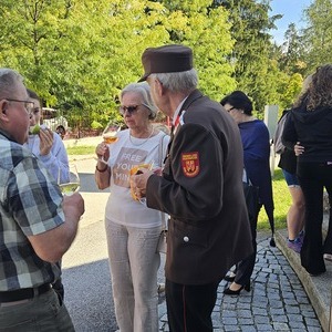 Agape vor der Kirche