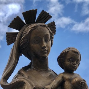 Maiandacht im Schlosshof.