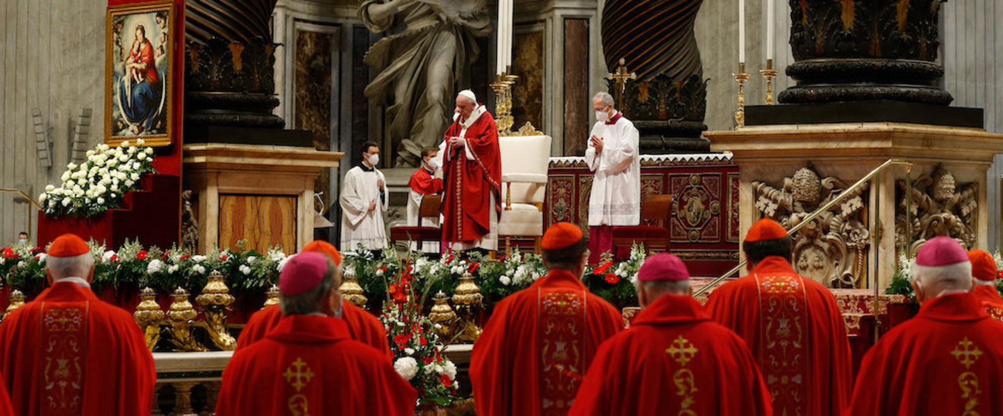 Papst Franziskus feiert den Gottesdienst zu Pfingsten am 23. Mai 2021 im Petersdom im Vatikan.