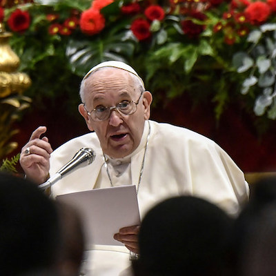 Papst Franziskus spricht beim Gottesdienst zu Pfingsten am 5. Juni 2022 im Petersdom im Vatikan.