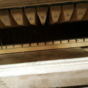 Handsignierte Ventile.