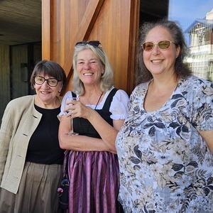 v.l. Pfarrkuratorin Gerti Ankerl, Gerda Schrammel, Pfargemeinderätin Elisabeth Hanner