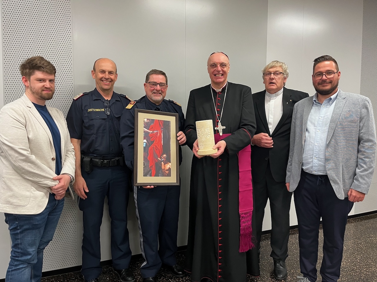 v.l. Markus Unger, Helmut Erdt, Oberst Klaus Faymann, Diözesanbischof Ägidius J. Zsifkovics, Diakon Franz Schuh, Sascha Aminger